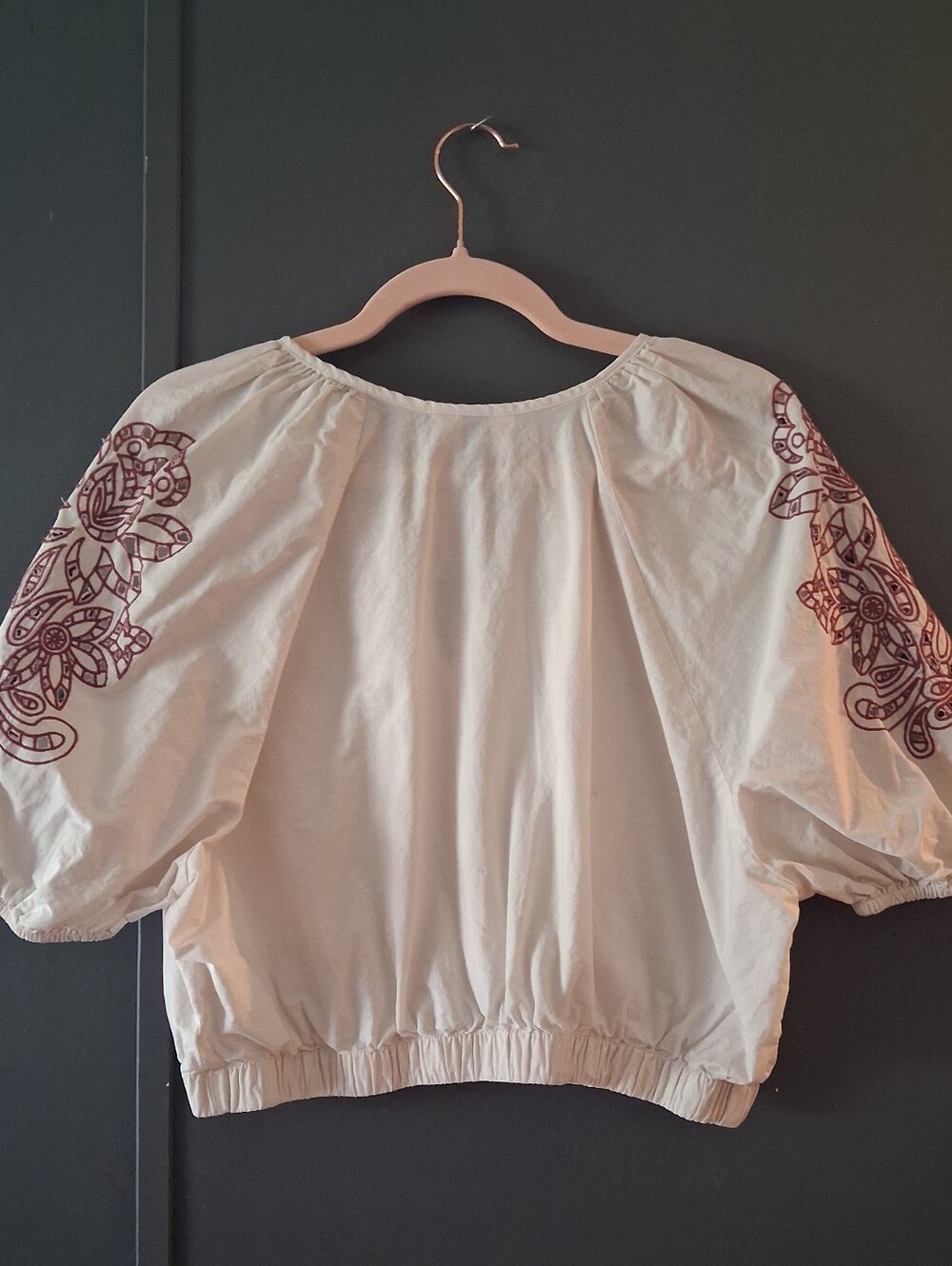 Universal Thread cropped peasant blouse burgundy embroidery, puff sleeves L - Picture 3 of 4